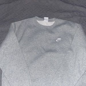 Size M, Men’s Nike Crewneck